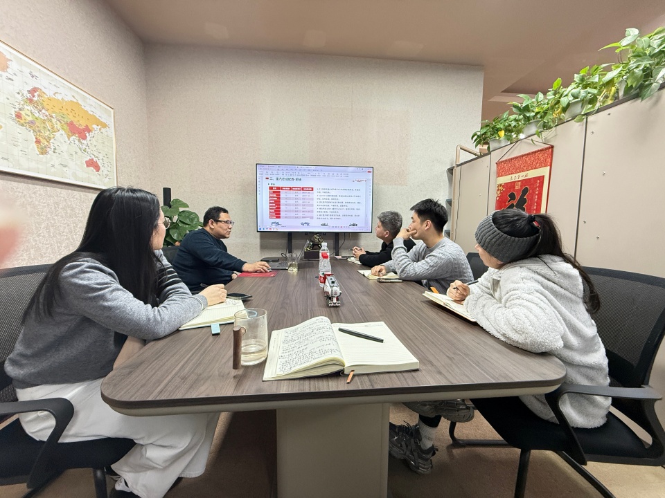 Iniciativa de entrenamiento de productos de servicio pesado de Derun Vehicle