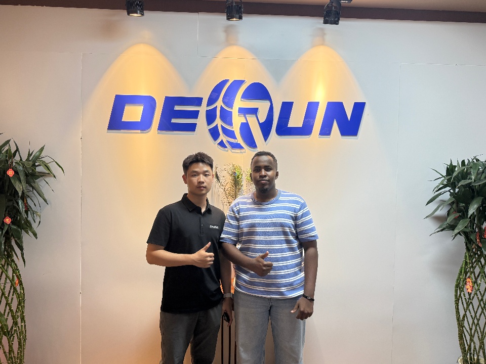 Un cliente somalie vino a visitar nuestra empresa