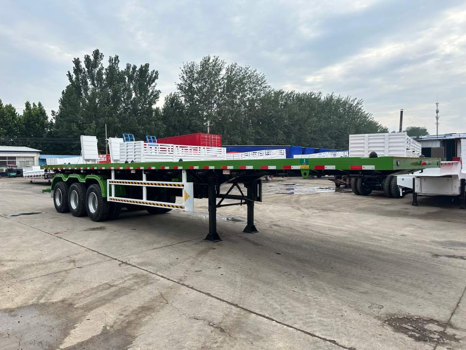 Derun Vehicle entregó con éxito 5 semirremoledores de plataforma a Ghana, que fueron alabados por los clientes